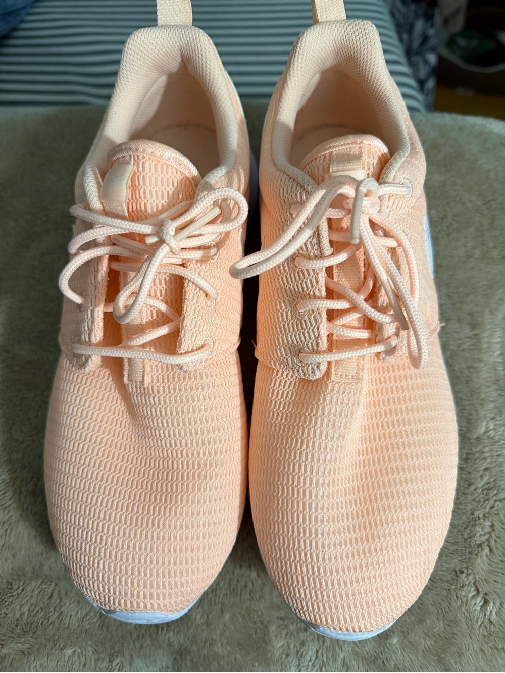 Nike Peach Knit Kids’ Lightweight Sneakers